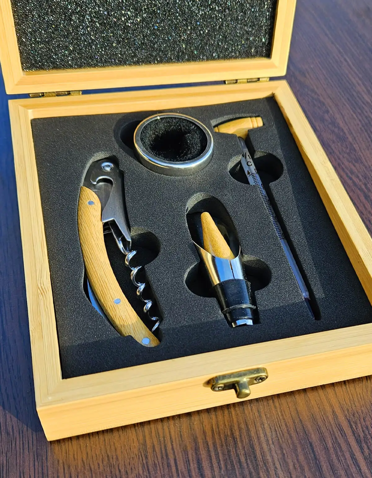 Cadou Tata Politist – Set Personalizat Accesorii Vin